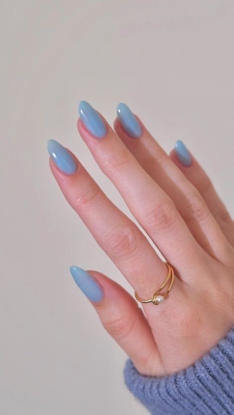 Nail For Beach Vacation, Summer Beach Nail Designs Simple, Blue Nail Ideas Simple, Nail Art Blue Pastel, Simple Nail Color Ideas, Cute Trendy Nail Ideas, Nail Simple Designs, Blue Nail Polish Ideas, Beach Nails Simple