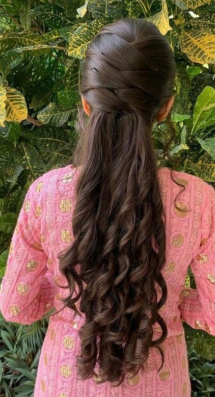 Braid Hairstyles For Engagement, Haircut For Saree, Hair Styles For Long Frocks, Reception Hairdo For Bride, French Plates Hairstyles Indian, Parlour Hairstyles, Function Hairstyles Indian, Front Hairstyle For Bride Indian, Short Hairstyle For Saree