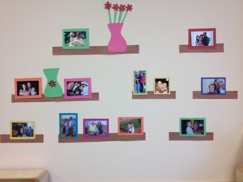 Just a great way to display children's family photos using construction paper and some imagination. I have it displayed in the classroom's  home living area! Family Photo Wall For Classroom, Family Photo Wall Kindergarten, Dramatic Play Decorating Ideas, Dramatic Play Wall Ideas, Ways To Display Family Photos In Classroom, Dramatic Play Wall Decor, Daycare Family Photo Wall, Family Photo Board For Classroom, Dramatic Play Home Living