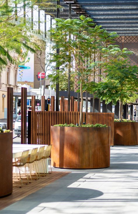 Large round corten steel cylinder planter displayed in commercial public courtyard. Architectural Planters, Commercial Planters, Sculpture Studio, Tree Planters, Corten Steel Planters, Rectangular Planters, Piscina Natural, Steel Planters, Raised Planter