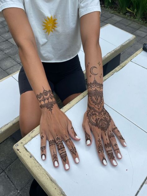 Hand Tattoo Inspo Aesthetic, Turkish Henna Design, Real Henna Tattoo Designs, Henna Real Tattoo, Henna And Nails, Henna Hand Tattoos For Women, Henna On Arm, Desi Tattoo, Birthday Henna