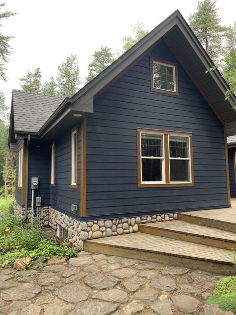 Blue Siding House, Timber Cottage, Cottage Tudor, Blue Exterior House Colors, Lakehouse Exterior, Dark Blue House Exterior, Dark Blue Houses, Blue Siding, Siding Ideas