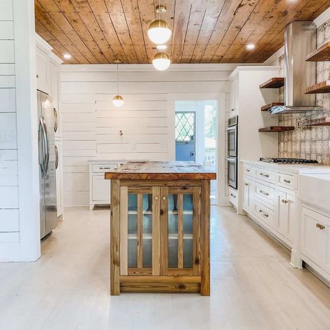 Shiplap Ceiling Kitchen, Shiplap Room, Shiplap Kitchen, Painting Shiplap, Ceiling Kitchen, Shiplap Ceiling, Southern Cottage, White Shiplap Wall, Wooden Ceiling