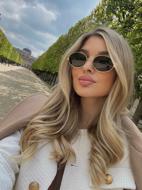 Oval Sunglasses Aesthetic, Oval Sunglasses Outfit, Celine Sunglasses Outfit, Celine Glasses, Glasses Outfit, Blonde Aesthetic, Sunglasses Outfit, Europe Outfits, Celine Sunglasses