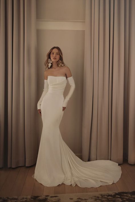 Lihi Hod Adele wedding gown, Spring 2024 bridal collection "Daydreaming." A strapless sheath gown with corset bodice featuring draping, sweetheart neckline, back buttons, and longg train. Also comes with long detached sleeves. Instagram: @lihihod #lihihod #luxurybridal #luxurywedding #ElegantWedding #destinationwedding #luxuryweddingdress #brideandgroom #weddingtrends2023 #elgantweddingdress Satin Elegant Wedding Dress, Corset Wedding Dress Mermaid, Lihi Hod Wedding Dress, Weddding Dress, Lihi Hod, Minimal Wedding Dress, Classy Wedding Dress, Fancy Wedding Dresses, Random Image