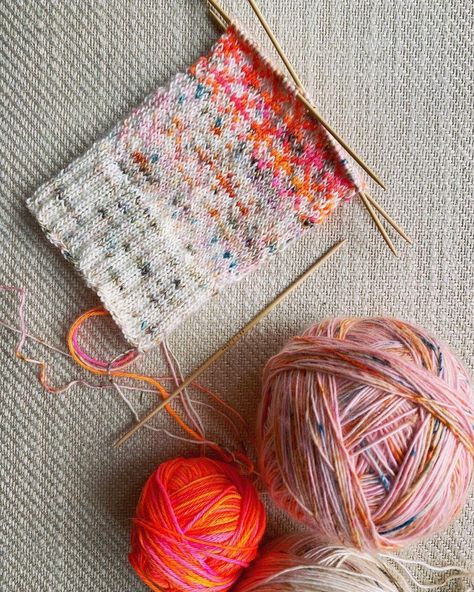 Hedgehog Fibres on Instagram: “Beautiful #sock knitting by @natalialahtela I’m not sure that the pattern is, but colours look like Pine, Taffy and Pucker 😍” Scrappy Knitting, Crochet Sweater Free, Hedgehog Fibres, Creative Knitting, Sock Knitting, Yarn Inspiration, Knitted Socks, Knitted Wit, Diy Couture