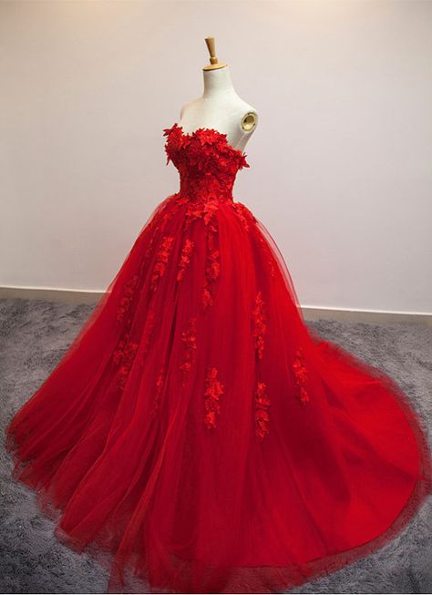 Hey, I found this really awesome Etsy listing at https://www.etsy.com/listing/266631437/red-lace-strapless-wedding-gown Couture Dior, Gaun Abad Pertengahan, Red Ball Gown, Red Wedding Dress, Gown Red, Floral Prom Dresses, Tulle Ball Gown, Lace Strapless, Floral Fashion