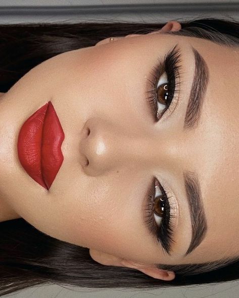 Bridal Makeup Red Lips, Makeup Bibir, Thanksgiving Makeup Looks, Red Lips Makeup Look, Elegantes Makeup, Red Lipstick Makeup, Flot Makeup, Prom Eye Makeup, Red Lip Makeup