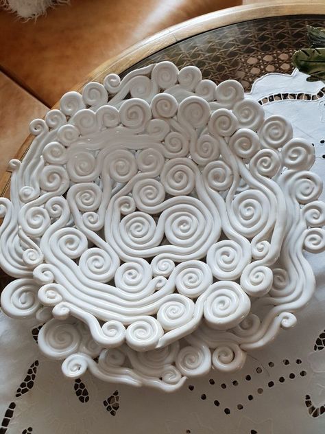 Coil Pottery, House Ranch, Easy Acrylic Painting, Diy Air Dry Clay, Clay Wall Art, Pottery Handbuilding, Stone Garden, Clay Crafts Air Dry, Pottery Crafts