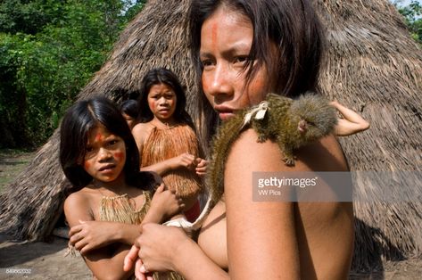 News Photo : Yagua tribe located near Iquitos, Amazonian,... Rainforest Tribes, Pygmy Marmoset, Amazon Tribe, Traditional Toys, Handmade Backpacks, Cultural Diversity, First Humans, Native Art, South American