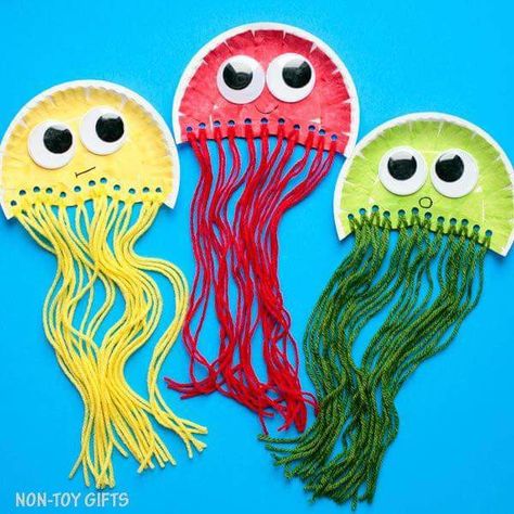 Paper Plate Jellyfish, Sea Animal Crafts, Ocean Animal Crafts, Octopus Crafts, Under The Sea Crafts, Bee Crafts For Kids, Jellyfish Craft, Turtle Crafts, Spider Crafts