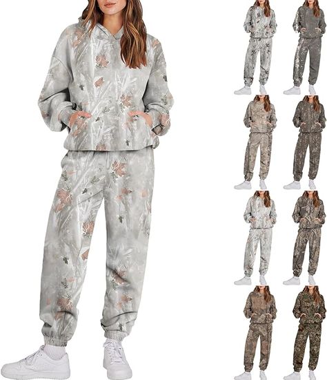 The sweatsuit set for women is made of polyester and cotton, The thick fabric is soft, comfy and warm, making you feel very warm and free.This two piece loungewear set not only gives you style but also flatters your skin and your well-being with its pleasant soft fabric. Black Trunk, Camo Sweatshirt, Camo Hoodie, Hoodie And Sweatpants, Winter Stil, Sweatpants Set, Fitted Suit, Sports Suit, Women Hoodies Sweatshirts