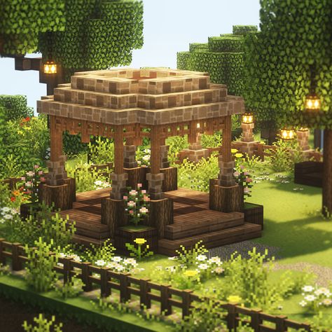 Minecraft Pe House Ideas, Minecraft Enchanting Gazebo, Enchanting Table Set Up Minecraft, Minecraft Outdoor Patio, Outdoor Enchanting Area Minecraft, Minecraft Circle House Ideas, Minecraft Gazebo Small, Pretty Things To Build In Minecraft, Mincraft Idea Outdoor