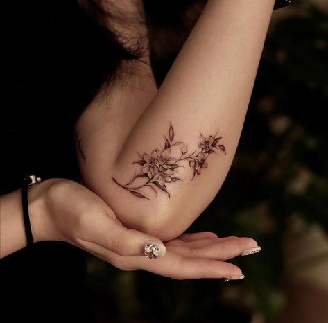 Inner Elbow Tattoos, Ankle Tattoo Ideas, Cute Tattoos On Wrist, Simple Tattoos For Guys, Elbow Tattoo, Peacock Feather Tattoo, Ankle Tattoos, Tattoos For Women Flowers, Hip Tattoos Women