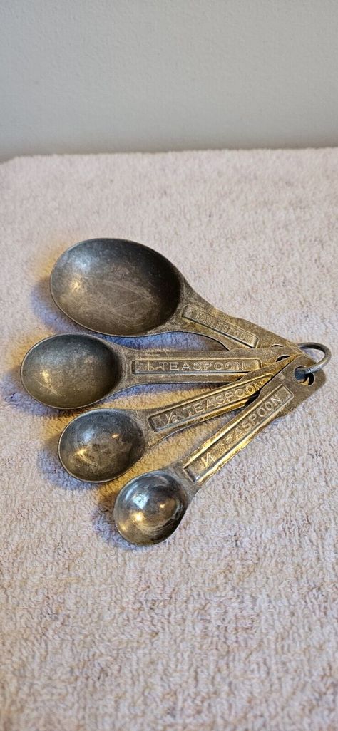 Vintage Measuring Spoons, Vintage Measuring Cups, Antique Kitchen Utensils, Vintage Kitchen Accessories, Old Fashioned Kitchen, Kidney Function, Vintage Kitchen Utensils, Measuring Cups & Spoons, Thanks For The Memories