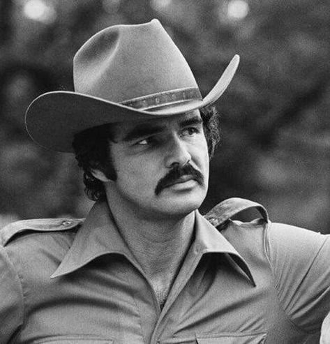 Burt Reynolds 😍😘 Burt Reynolds 70s, Burt Reynolds Smokey And The Bandit, Older Actors, Cowboy Wear, Bandit Trans Am, 70s Western, Cowboy Photography, Men Purse, Crush Crush