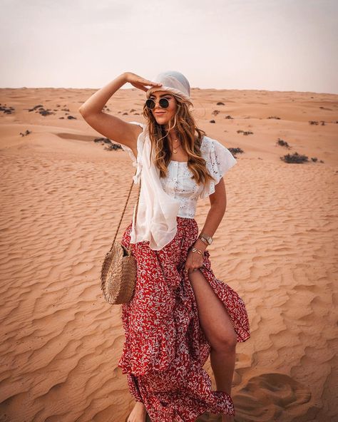 Outfit Ideas Dubai, Desert Outfit Ideas Dubai, Desert Safari Outfit, Desert Outfit Ideas, Dubai Fashion Women, Dubai Outfits Ideas, Egypt Outfits, Dubai Outfit, Desert Outfit