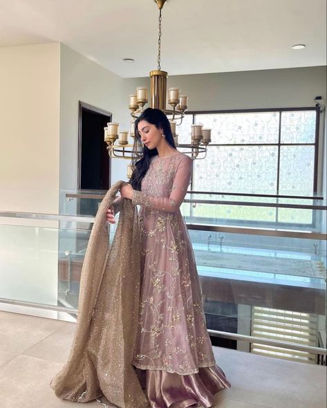 Formal Pakistani Dresses, Pakistani Wedding Guest Outfits, Eid Fits, Desi Fits, Eid Dress, Pakistani Women Dresses, Walima Dress, Shadi Dresses, Desi Outfits