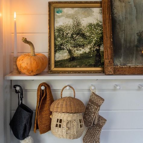 Autumn House Decorations, Autumn Home Aesthetic, Fall Cottagecore Aesthetic, Fall Decor Ideas For The Home, Fall Cottage Decor, Cottage Fall Decor, Fall Apartment Decor, Cottagecore Fall, Fall Cottage