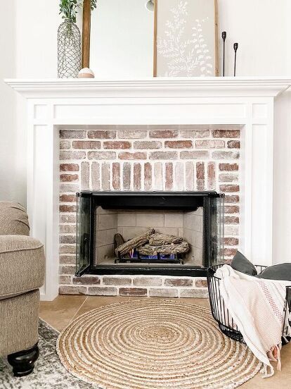 Fireplace Remodel Diy, Red Brick Fireplaces, White Mantel, Fireplace Redo, White Wash Brick, Brick Fireplace Makeover, White Fireplace, Fireplace Remodel, Diy Fireplace