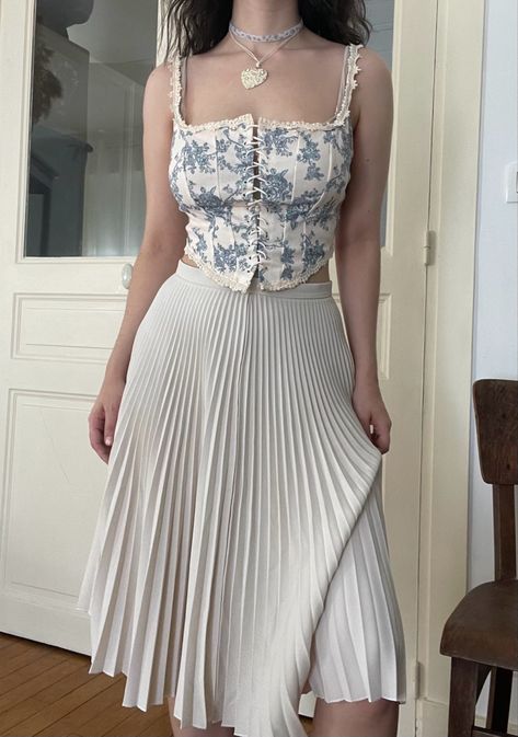 coquette romantic ootd Romanticism Aesthetic Outfits, 2010 Outfits, Core Clothes, Modest Style, Dream Dresses, Aesthetic Outfits, Summer Aesthetic, Dream Dress, Modest Fashion