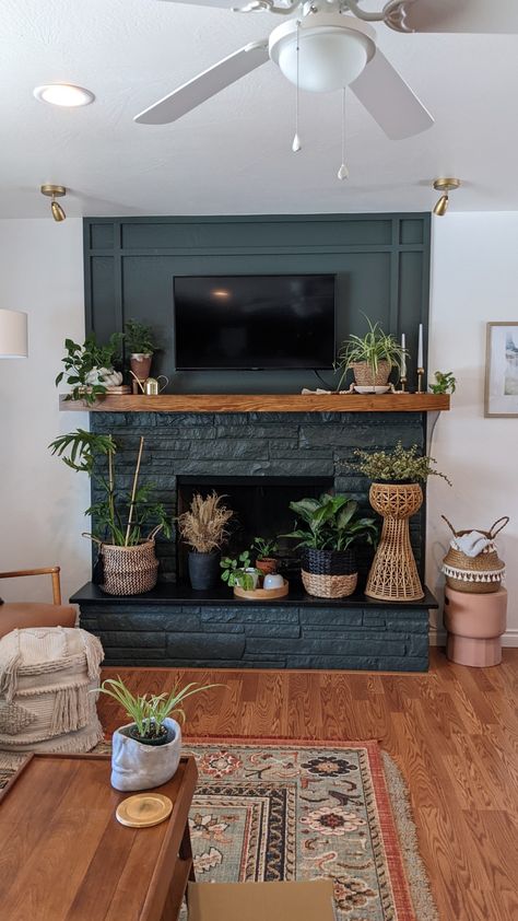 Moody Living Room, Fireplace Mantle Decor, Brick Fireplace Makeover, Geek Decor, Kitchen Home Decor, Fireplace Remodel, Home Fireplace, Living Room Green, Fireplace Makeover