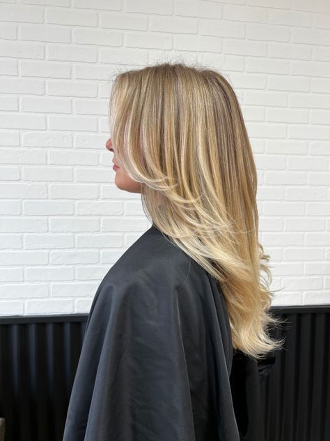 Airtouch Highlights, Layered Haircut and Blowout by @LillieMae.Hair 📍The Canvas Salon Layered Hair Styles, Blonde Layered Hair, Summer Blonde Hair, Blonde Haircuts, Hairstyles For Layered Hair, Hair 2024, Trendy Hairstyle, Blonde Hair Inspiration, Blonde Hair Looks