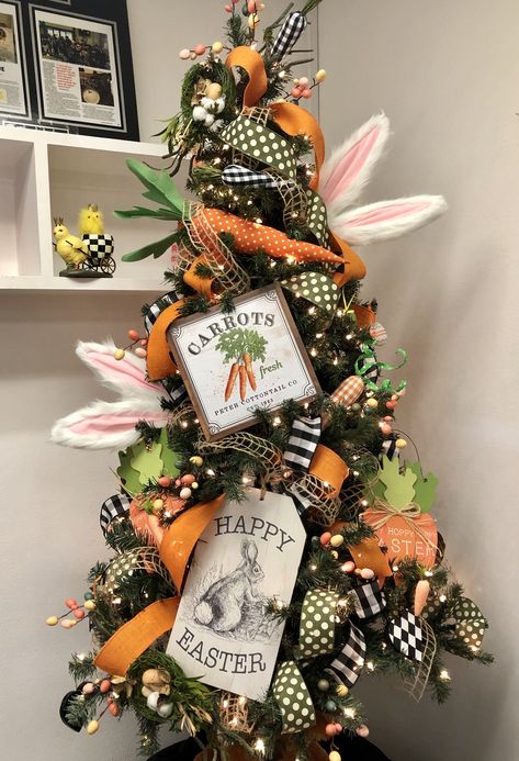 Orange Easter Decor, Easter Christmas Tree Decorations, Easter Trees Ideas, Spring Christmas Tree Ideas, Easter Christmas Tree Ideas, Easter Tree Ideas, Easter Christmas Tree, Spring Tree Decorations, Easter Tree Decorations Ideas