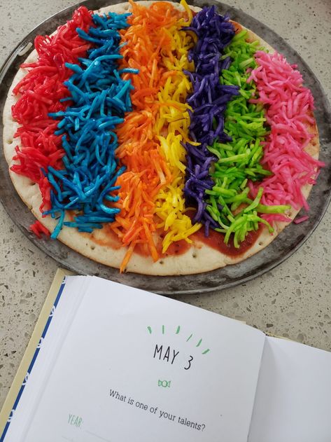 Simple Pizza Recipe, Neon Food Coloring, Rainbow Pizza, Cooking Workshop, Red Pizza, Simple Pizza, Pizza Easy, Grain Recipes, Tie Dye Party