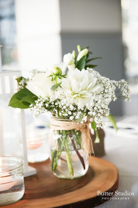 Simple table decor. Affordable and simple flower arrangement. #wedding #doljanchi #tabledecor #simpleflowers Ranunculus Wedding Centerpieces, Jam Jar Flowers, White Flower Centerpieces, Mason Jar Flower Arrangements, Wedding Table Toppers, Flower Centerpieces Diy, Medium Wedding, Wedding Jars, Wedding Centerpieces Mason Jars