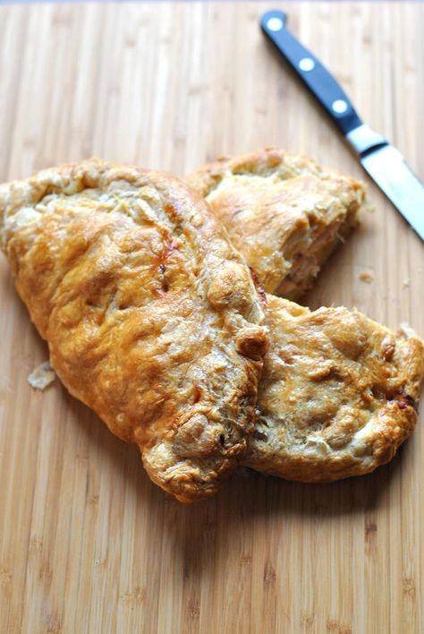 simple chicken cornish pasty recipe | cookienameddesire.com Chicken Pasties, Cornish Pasty Recipe, Chicken Puff, Pasty Recipe, Baking Chicken, Cornish Pasty, Pasties Recipes, Savoury Pies, Cornish Pasties