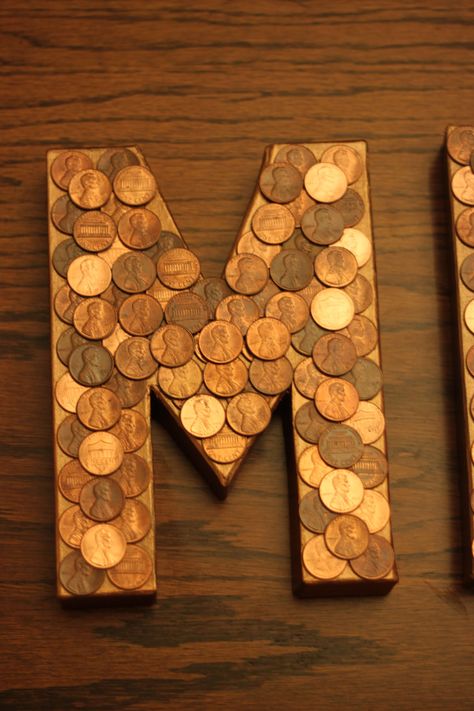 Penny Letters modge podge finish Coin Crafts Ideas Diy, Pennies Crafts, Modge Podge Projects, Penny Craft, Penny Projects, Penny Picture, Puzzle Piece Art, Penny Crafts, Penny Art