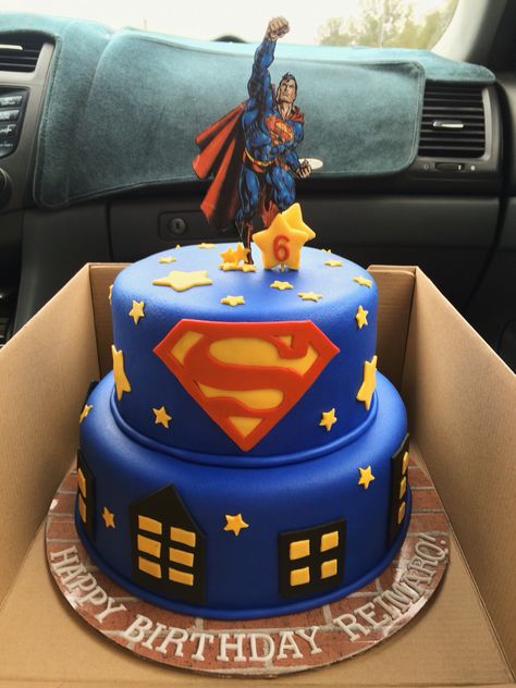 Superman cake birthday cake with fondant decorations. Superman Birthday Cake, Birthday Cake With Fondant, Superman Cake, Superman Birthday Party, Superman Cakes, Superman Birthday, New Birthday Cake, Superhero Birthday Cake, Cake With Fondant