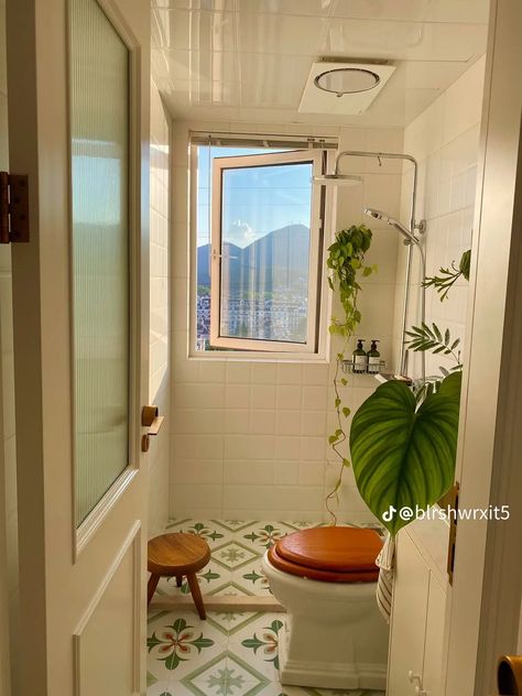 Bath Plants, Rental Bathroom, Room Green, Green Tile, Bath Room, Design Del Prodotto, Style At Home, Beautiful Bathrooms, House Inspo