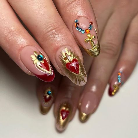 Nail Mexico Designs, Mexican Christmas Nails, Mexican Sacred Heart Nails, Mexican Heart Nails, Saltburn Nails, Catholic Nails Designs, Romeo And Juliet Nails, Virgin Mary Nails Designs, Madonna Nails