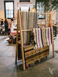 Blanket Store Display, Hanging Rugs Display, Bandanna Display, Rug Display Ideas Retail, Homemade Loom, Rug Display, Textile Display, Rugs Display, Scarf Display