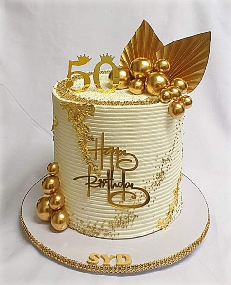 Cake Design 50th Birthday, 50 Anniversary Cake Designs, Fancy Birthday Cake Ideas, 50th Cake Ideas Women, Buttercream Cake Design, 80th Birthday Cake Ideas For Grandma, 55th Birthday Cake, 50 And Fabulous Cake, Gold Theme Cake