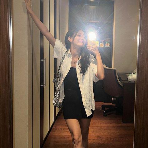 Jihyo icon selfie mirror ig update | _zyozyo Sana Momo, Twice Jihyo, What Is Love, Instagram Update, Womens Vest, South Korean Girls, K Pop, Kpop Girls, Cool Girl