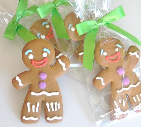 #Gingy Custom #Gingerbread Cookies by Rolling Pin Productions, $4.75 per wrapped cookie.  www.rollingpinproductions.com [212] 243 1158 Shrek Wedding, Fiona Y Shrek, Shrek Birthday, Shrek Cake, Pastel Cupcakes, Bday Party Theme, Xmas Cookies, Third Birthday, Birthday Cookies