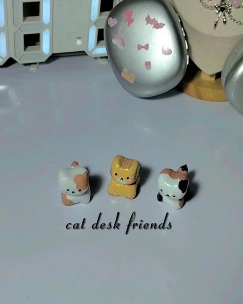 Introducing our handmade clay DESK FRIENDS 😖🫶🏻 DM to order now🥹💗 Get yourself a desk buddiess to study and work w you🥹 Cat desk friends (3.6*2.6*3.3) Totoro desk friend (8.1*6.8) Miffy desk friend (8.8*6.8) We bear bears friend (4.0*1.8*2.7) You can customize as well🥹❤️‍🩹 Keywords: Handmade | beaded jewelry | clay buddies | clay charms | desk friends | totoro | Miffy | desk decor | clay figurines Clay Desk Friends, Desk Friend Clay, 3 Totoro, We Bear Bears, Desk Friend, Bear Bears, Clay Figurines, Jewelry Clay, We Bear