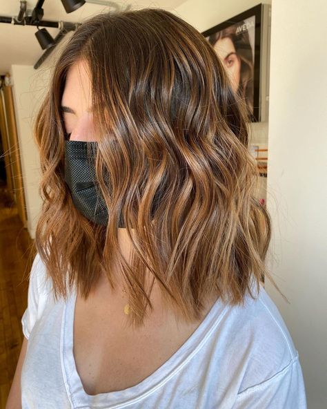 Carmel Brown Hair, Caramel Hair Color Ideas, Caramel Hair Color, Caramel Brown Hair, Balayage Hair Caramel, Rambut Brunette, Hair Color Caramel, Short Brown Hair, Caramel Hair