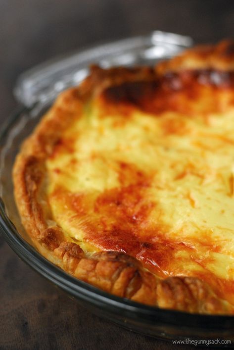 Puff Pastry Quiche, Recipe With Puff Pastry, Breakfast Quiche Recipes Easy, Bacon Quiche Recipe, Bacon And Cheese Quiche, Foods Breakfast, Cheese Quiche Recipe, Toaster Oven Recipes, Luncheon Ideas