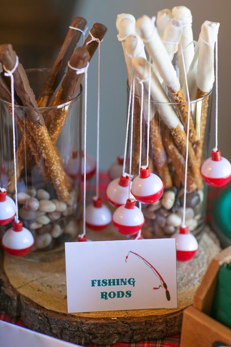 Edible fishing rod pretzels - Little Fisherman: 2nd Birthday Party Fishing Themed Birthday Party, Baby Shower Fishing, Fishing Birthday Party, Fishing Party, Baby Fish, Camping Birthday, Fishing Birthday, Nautical Baby Shower, Camping Party