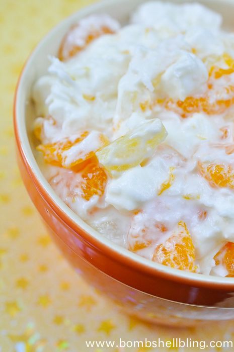 This 5 Cup Salad recipe is perfect for a potluck and comes together in minutes. The fruit and coconut and marshmallows combo is so tasty! 5 Cup Salad Recipe, 5 Cup Salad, Fruit Salad Ideas Parties, Frog Eye Salad, Ambrosia Recipe, Holiday Fruit, Ambrosia Salad, Keto Lunch, Fruit Dishes