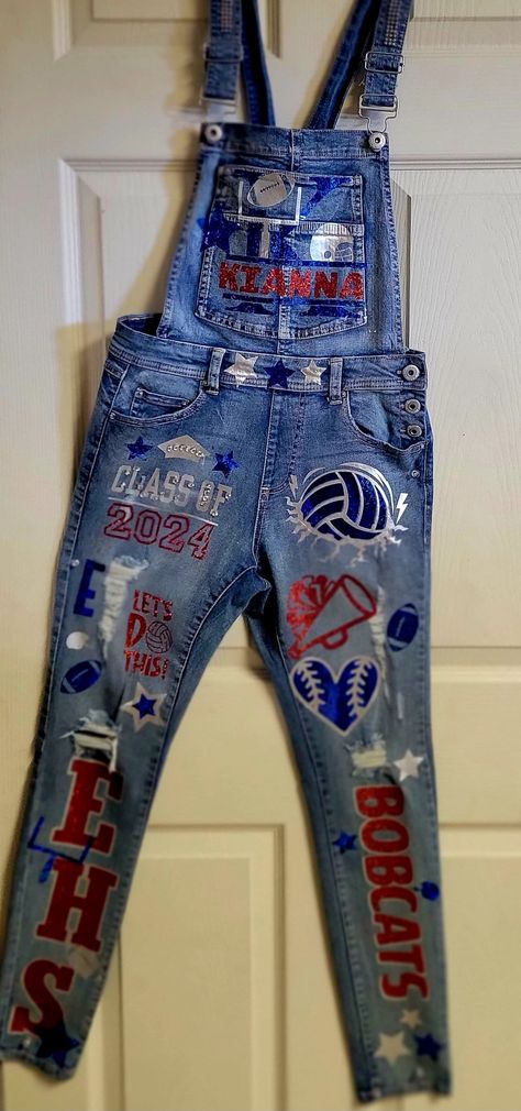 Senior Bibs High School, Blue Out School Spirit, School Spirt Pants, High School Senior Overalls, Spirit Day School Colors Outfit, Cute Painted Jeans School Spirit, Spirt Jeans Homecoming, Diy Spirit Jeans, Cheer Spirit Jeans