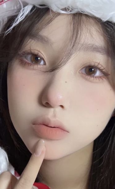 Salty Makeup Style Douyin, Xiao Hong Shu Make Up, Dolly Makeup Look, Douyin Makeup White Person, Igari Makeup Tutorial, Xhs Makeup, Softgirl Makeup, Dolly Makeup, Doe Eye Makeup