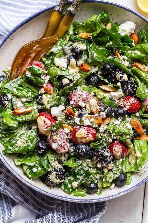 Mixed Berries Spinach Salad Recipe - A fresh Berry Feta spinach salad that’s simple, healthy and SO delicious! - #recipe by #eatwell101 Leafy Greens Recipes, Easter Side Dishes Recipes, Keto Lunches, Spinach Salad Recipes, Kale Salad Recipes, Low Carb Salad, Low Carb Side Dishes, Keto Side Dishes, Yummy Salad Recipes