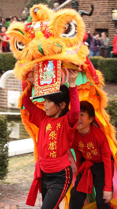 Chinese Dragon Drawing, Penn Museum, Dancer Tattoo, Year Of The Sheep, Chinese New Year Celebration, Chinese Lion Dance, Art Demonstrations, New Year Art, Lion Costume