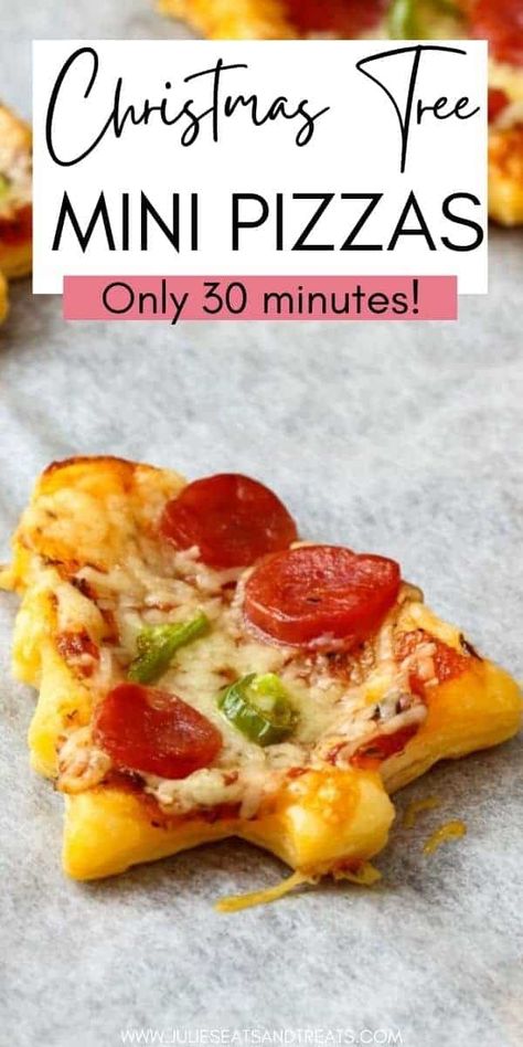 Christmas Tree Mini Pizzas are a 30 minute easy appetizer recipe perfect for holiday parties! Make these a tradition on Christmas Eve. The kids will love them! Xmas Nibbles, Special Appetizers, Xmas Appetizers, Holiday Apps, Christmas Finger Foods, Light Cheesecake, Christmas Pizza, Pizza Crusts, Puff Pastry Crust