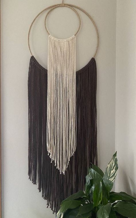 Boho Bedroom High Ceilings, Fiberboard Projects, Metal Ring Diy Decor, Boho Decorating Ideas For The Home Living Room, Embroidery Hoop Wall Art Diy, Boho Thrift Store Finds, Diy Boho Decor Bedroom Projects, Diy Boho Chandelier, Boho Diy Wall Decor